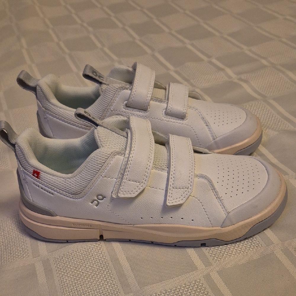 On Running The Kids Rogers White and Gray Sneakers
